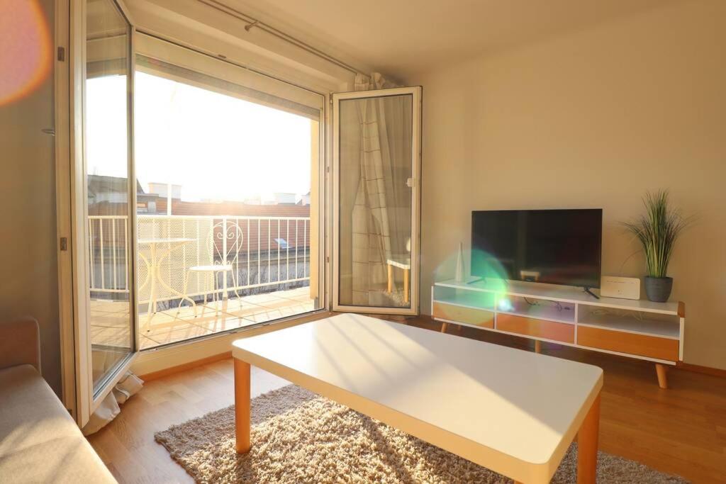 Brilliant View: Balcony Home, Modern, Stylish And Newly Renovated เวียนนา ภายนอก รูปภาพ